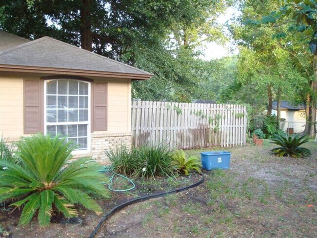 Building Photo - Southside Estates Beauty!  3 Bedrooms 2 Bathroom