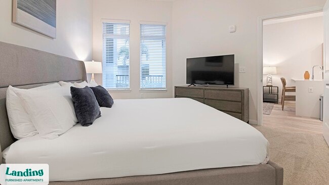 Building Photo - 5256 International Dr