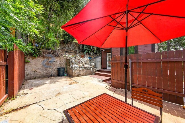 Foto del edificio - 670 Woodland Dr