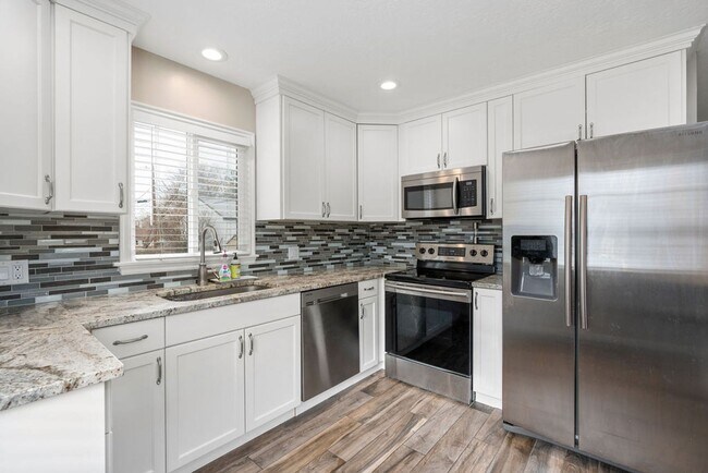 Foto del edificio - Open House | January 6 | Charming Salt Lake Home. Recently renovated with amazing upgrades