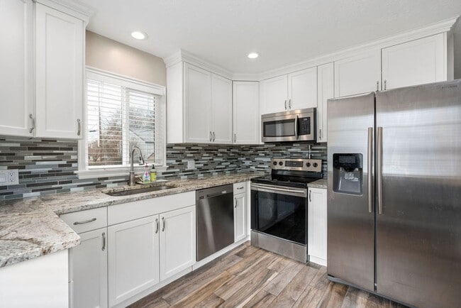 Building Photo - Up to $1000 off! Charming Salt Lake Home. Recently renovated with amazing upgrades