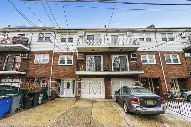 Building Photo - 307 Neptune Ave