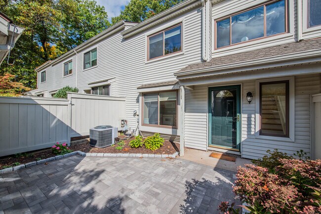 Foto del edificio - 117 Farmington Chase Crescent