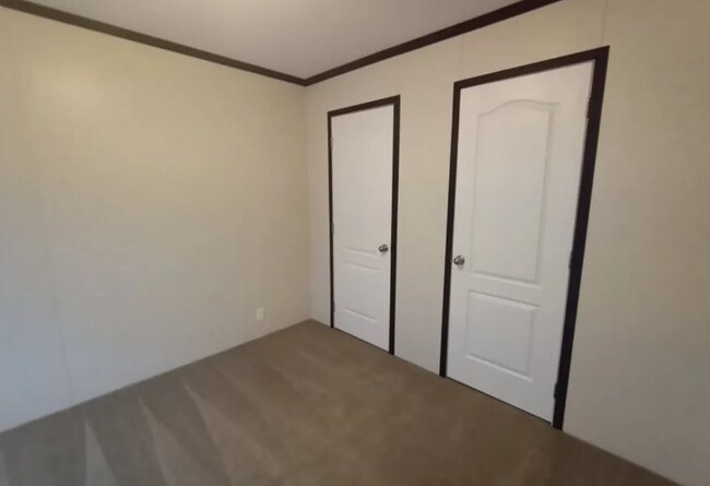 Building Photo - 410 Deerfield Ln