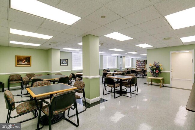 Foto del edificio - 1840 Frontage Rd