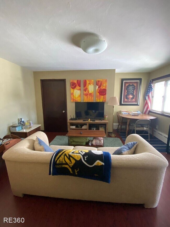 Building Photo - 5 br, 2 bath House - 26 Sharon St South Si...