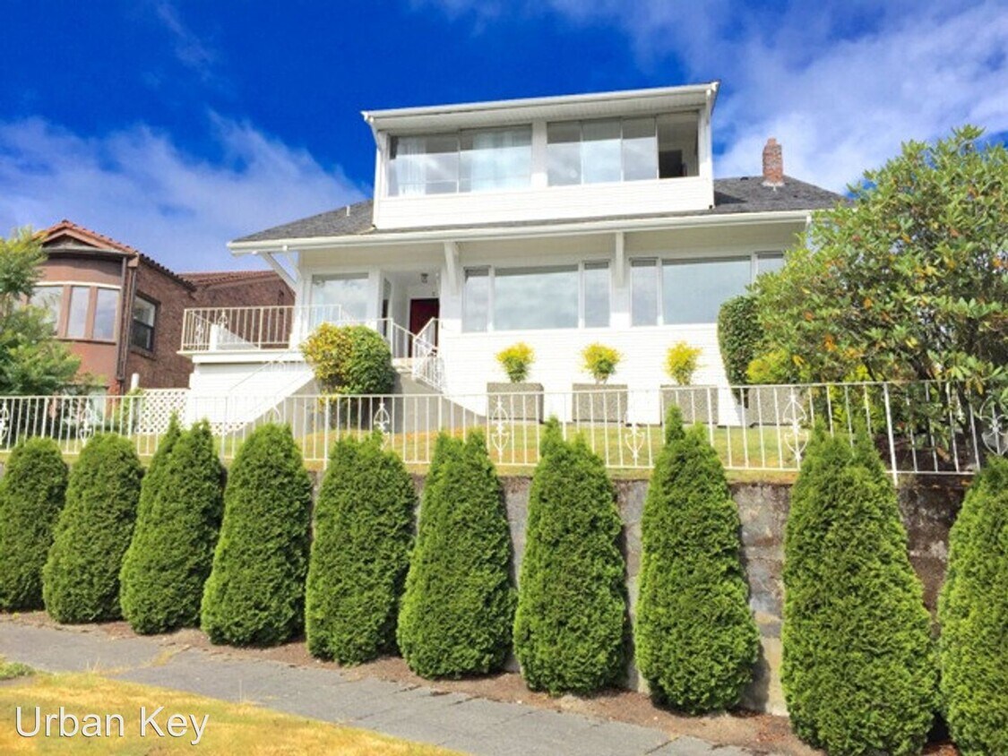 Primary Photo - 1330 California Ave SW