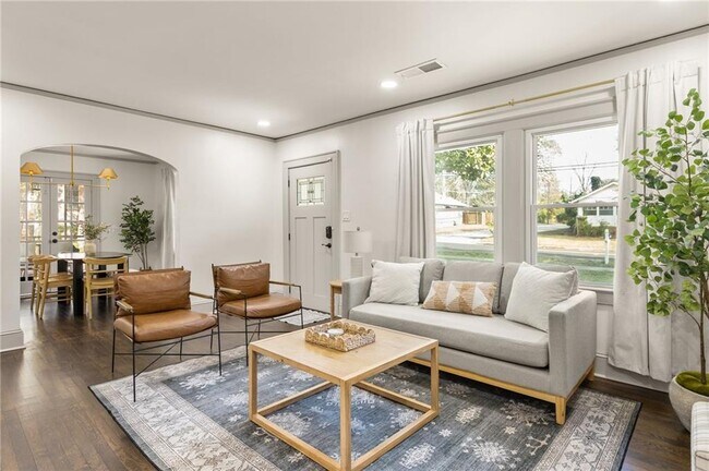 Foto del edificio - 3455 Rainey Ave