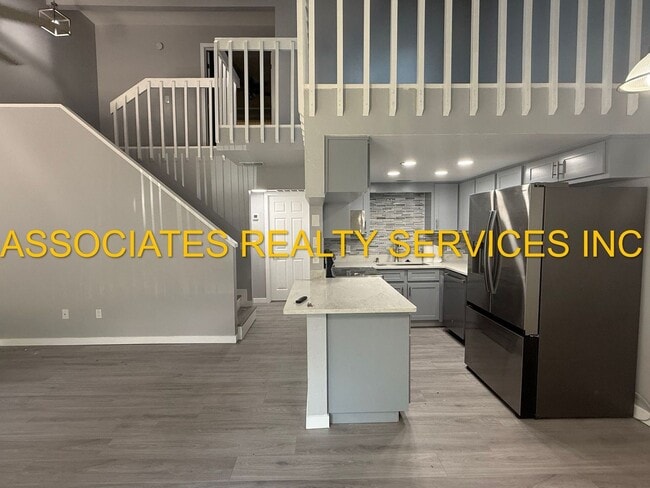 Building Photo - MUST SEE!!! 2BED/2BATH FULLY REMODELED UNI...