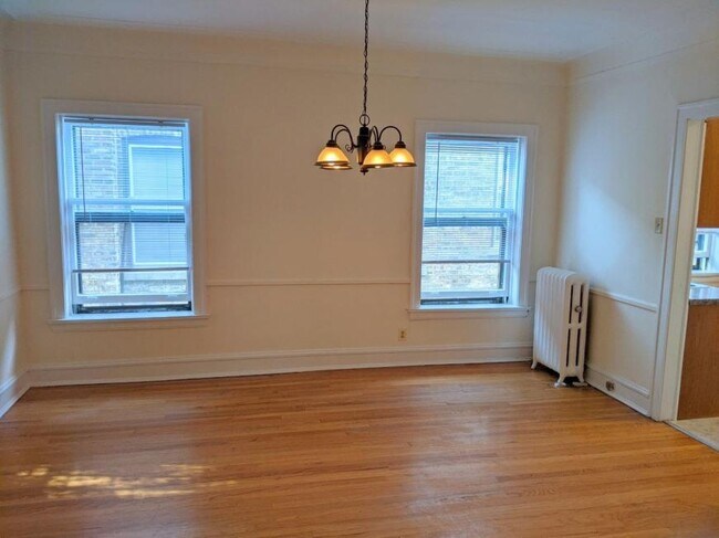 Foto del edificio - 2 bedroom in Evanston IL 60202