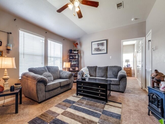 Foto del edificio - 9651 Oak Hill Dr