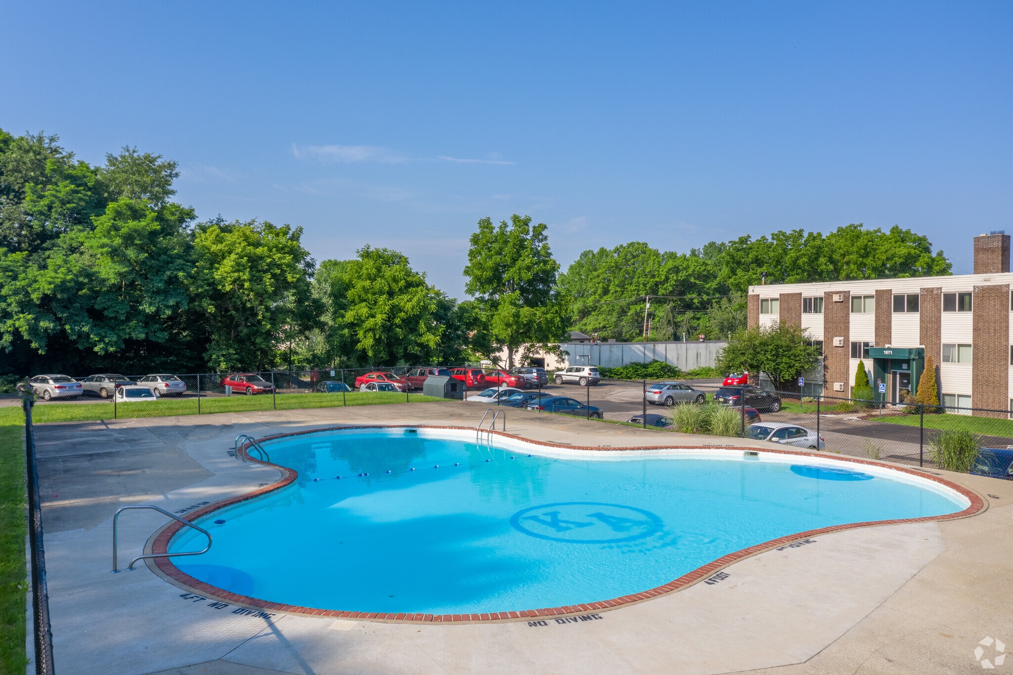 Jordan Court Apartments – photo 2
