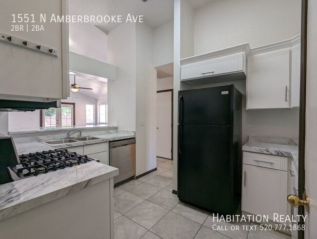 Building Photo - Beautifully Renovated 2Bed/2Bath w/ an ***...