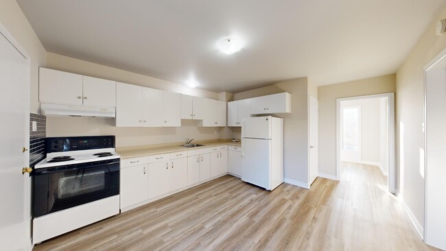 Photo du bâtiment - SPACIOUS 3 BEDROOM TOWNHOME IN OAKRIDGE