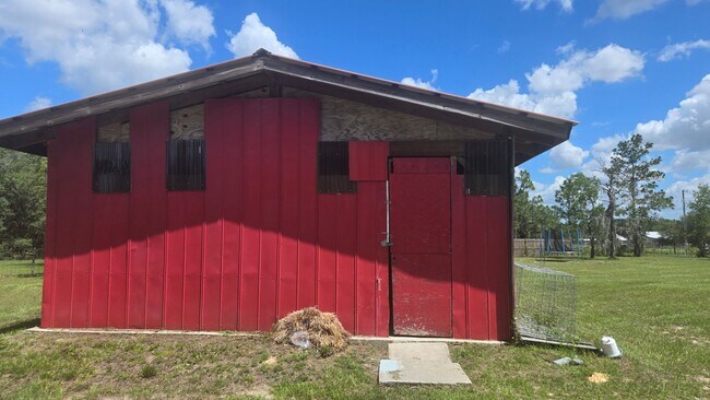 Building Photo - 4BR/3BA home on 3.5 acres of open land wit...