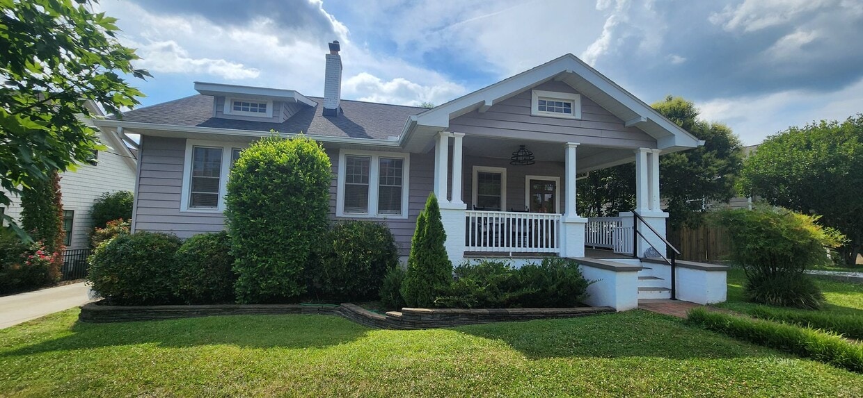 Primary Photo - Renovated 3BR Bungalow In Augusta Circle N...
