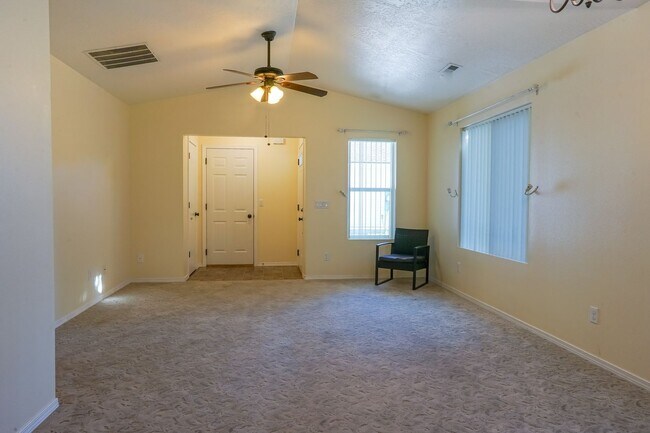 Foto del edificio - July 1st move in