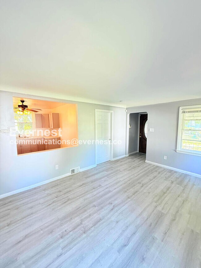 Foto del edificio - 5134 Hereford St