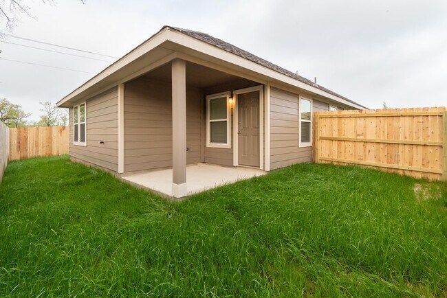 Building Photo - Alamosa Springs - 5702 Paseo Place, Bryan,...