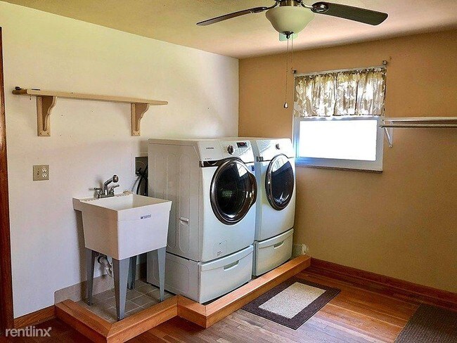 Foto del edificio - 5 br, 2 bath House - 103 North Street