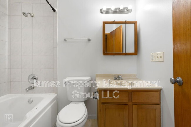 Foto del edificio - 2711 W Congress Pkwy