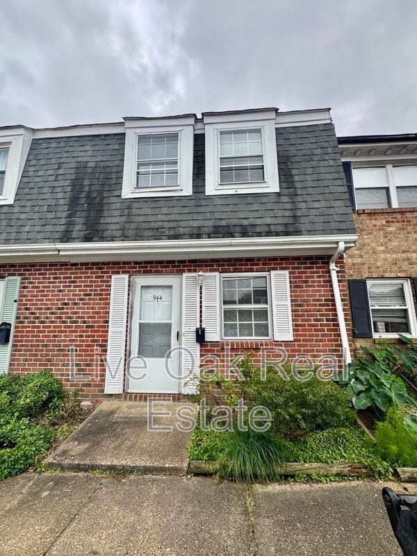 Building Photo - 944 Maryland Ave
