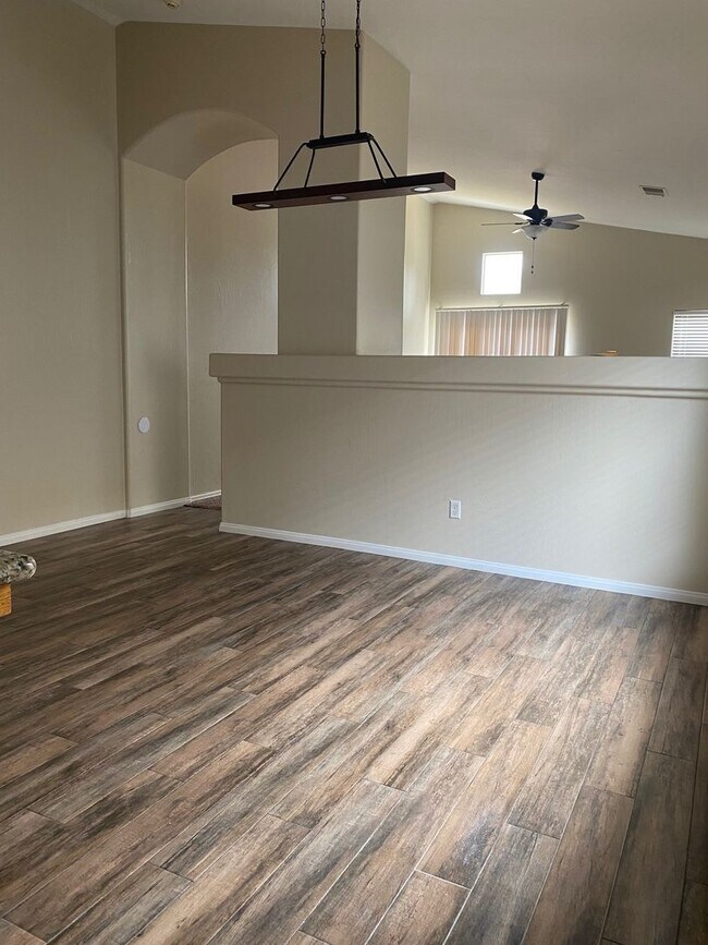 Foto del edificio - 9604 Lanneau Ct