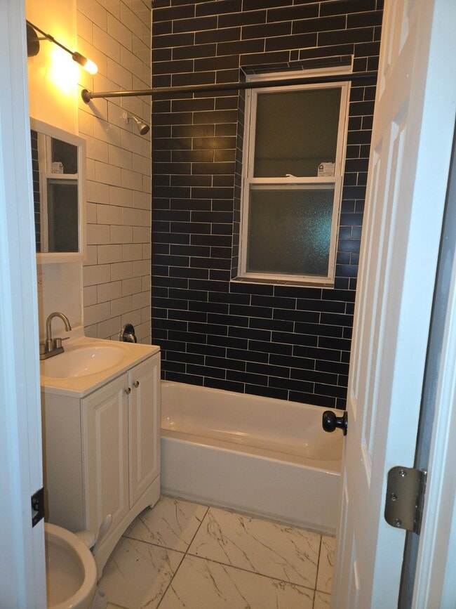 Foto del edificio - 6229 S Bishop St