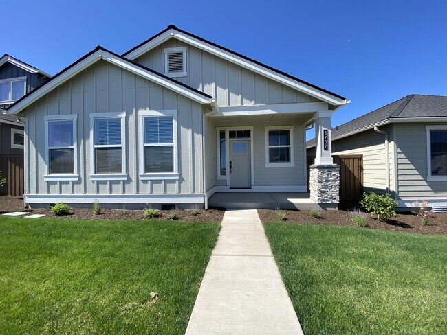 Building Photo - 3757 NE Petrosa Ave