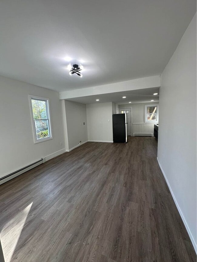 Foto del edificio - 62 Hutson-First Floor