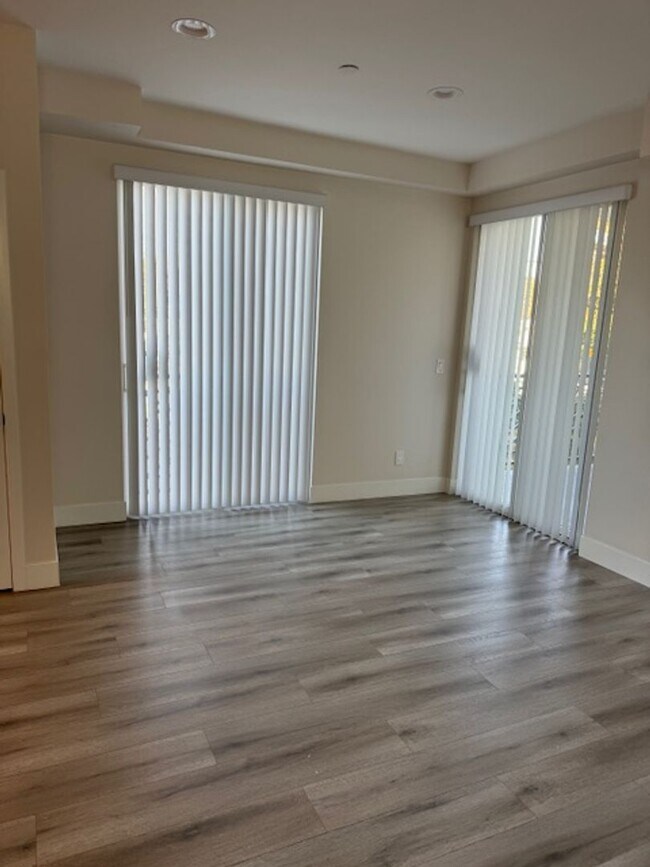 Foto del edificio - 3190 Carlin Ave