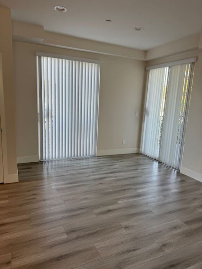 Building Photo - 3190 Carlin Ave