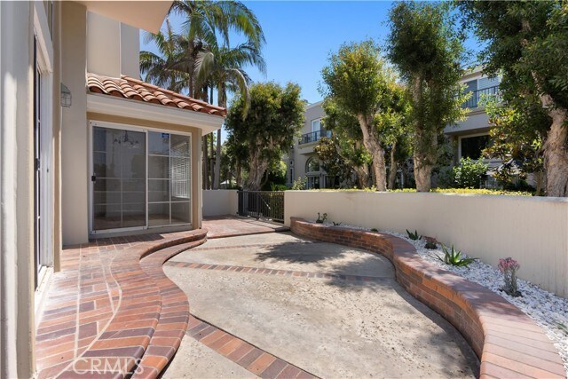 Foto del edificio - 6042 Shadowbrook Cir
