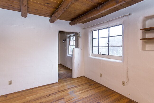 Foto del edificio - NE 2 Bedroom 1 1/2 Bath