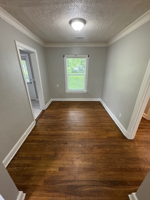 Building Photo - 2423 Larose Ave