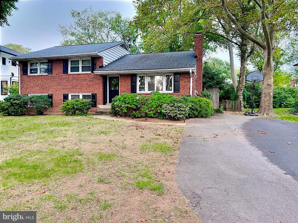 Primary Photo - 1103 Carper St
