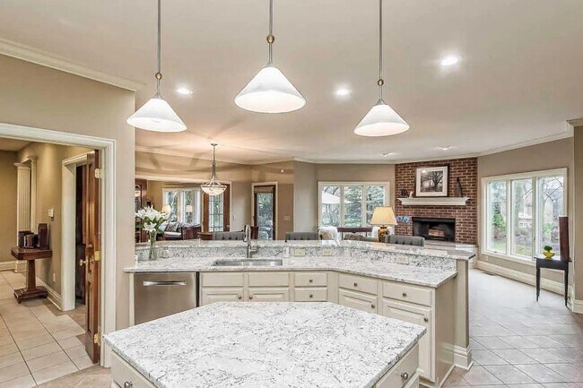 Foto del edificio - 8034 Balmoral Ct