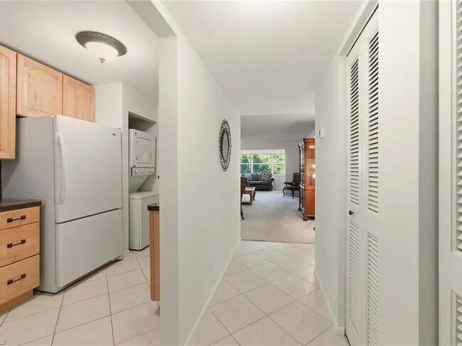 Foto del edificio - 101 Forest Lakes Blvd