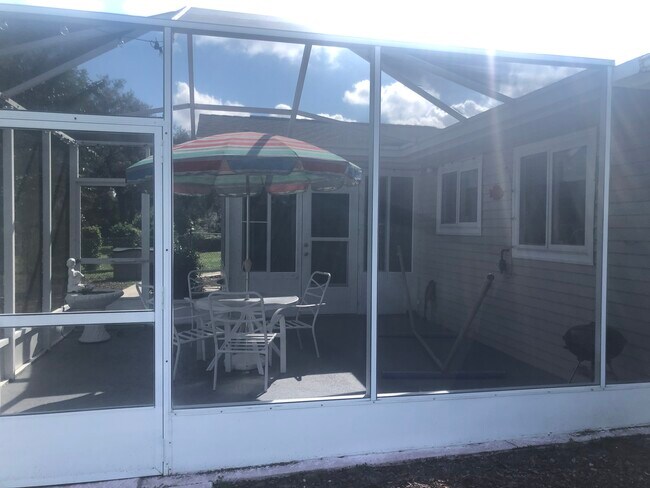Foto del edificio - 8151 SW 109 Street Rd