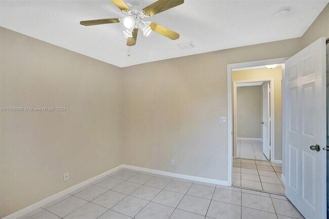 Foto del edificio - 7569 Parkside Lane, Margate, FL 33063 - 3 ...