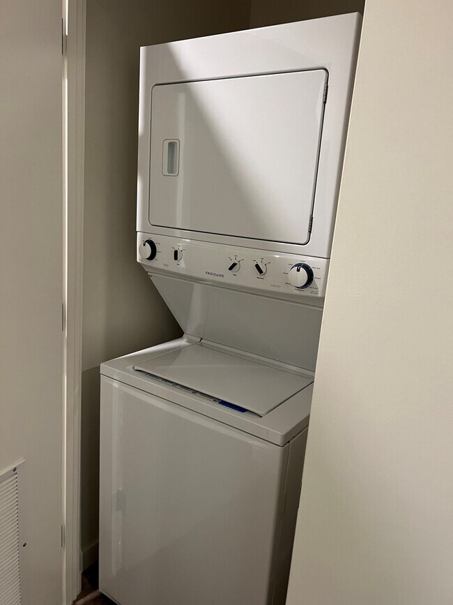 Foto del edificio - 5327 Hermitage Ave