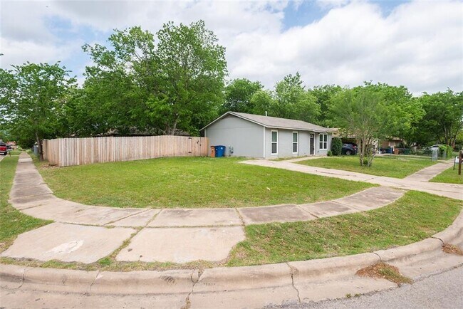 Foto del edificio - 6026 Bluebell Cir