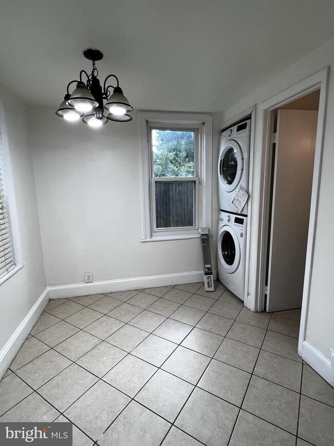 Building Photo - 1354 Ashbourne Rd