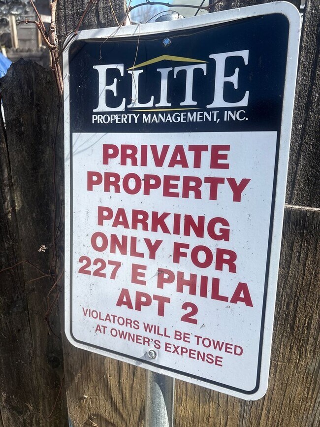 Foto del edificio - 227 E Philadelphia St