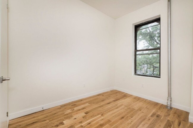 Foto del edificio - 6608 Forest Ave