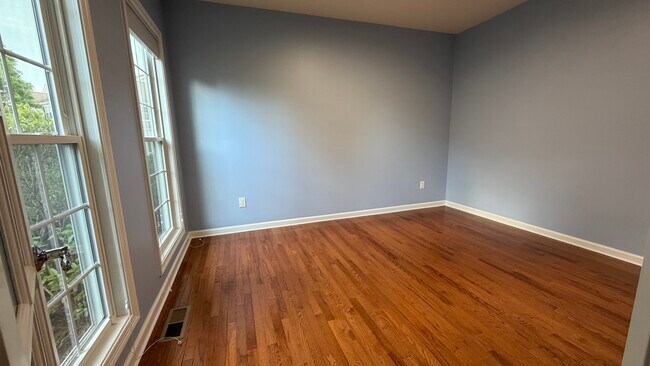 Foto del edificio - 281 Sterling Dr