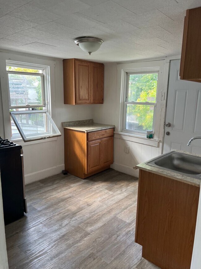 314 E Pine St. Unit 2, Millville, NJ 08332 Room for Rent in Millville