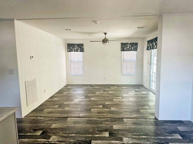 Foto del edificio - 8975 W Halls River Rd