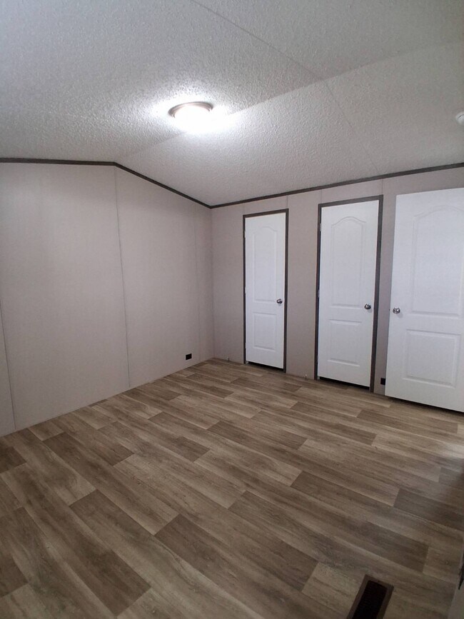 Building Photo - 7650 US-90