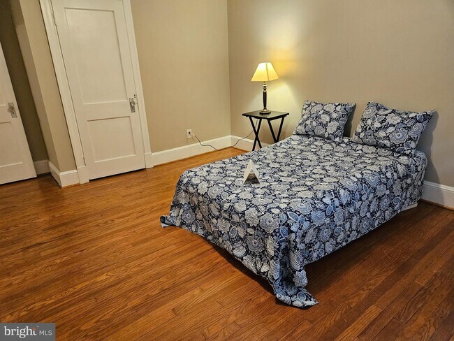 Foto del edificio - 1027 Elm Ridge Ave